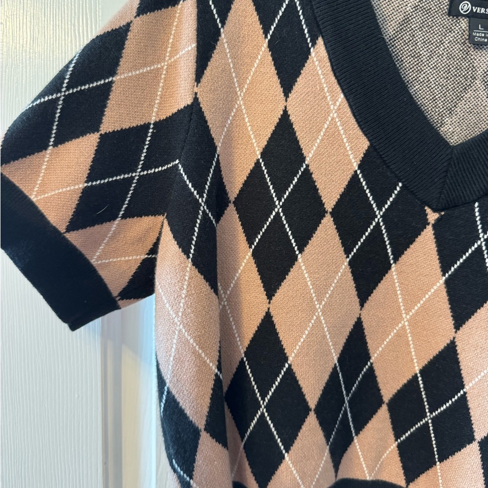 Versona Black and Tan V-Neck Argyle Sweater - Picture 4 of 5